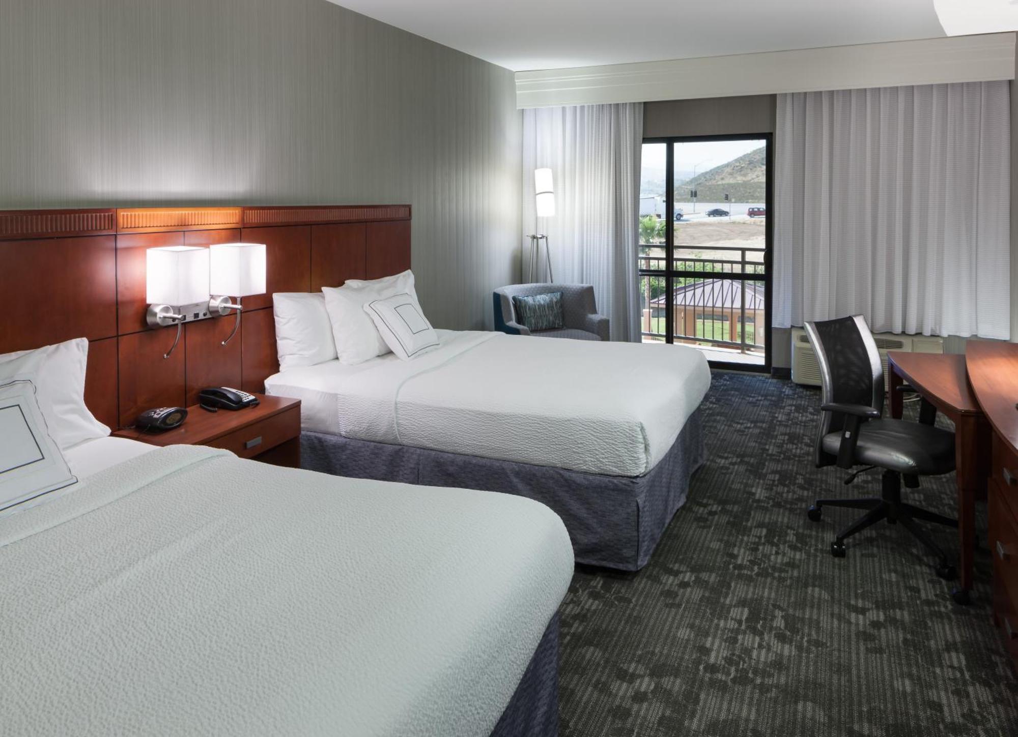 Courtyard By Marriott Santa Clarita Valencia Hotel Bagian luar foto