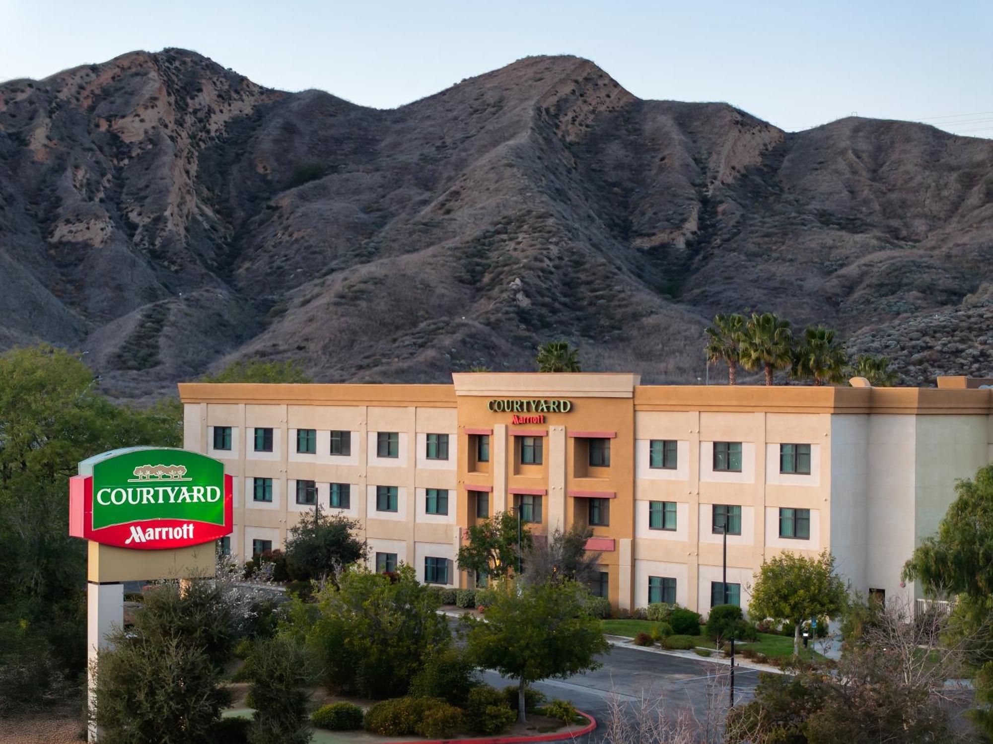 Courtyard By Marriott Santa Clarita Valencia Hotel Bagian luar foto