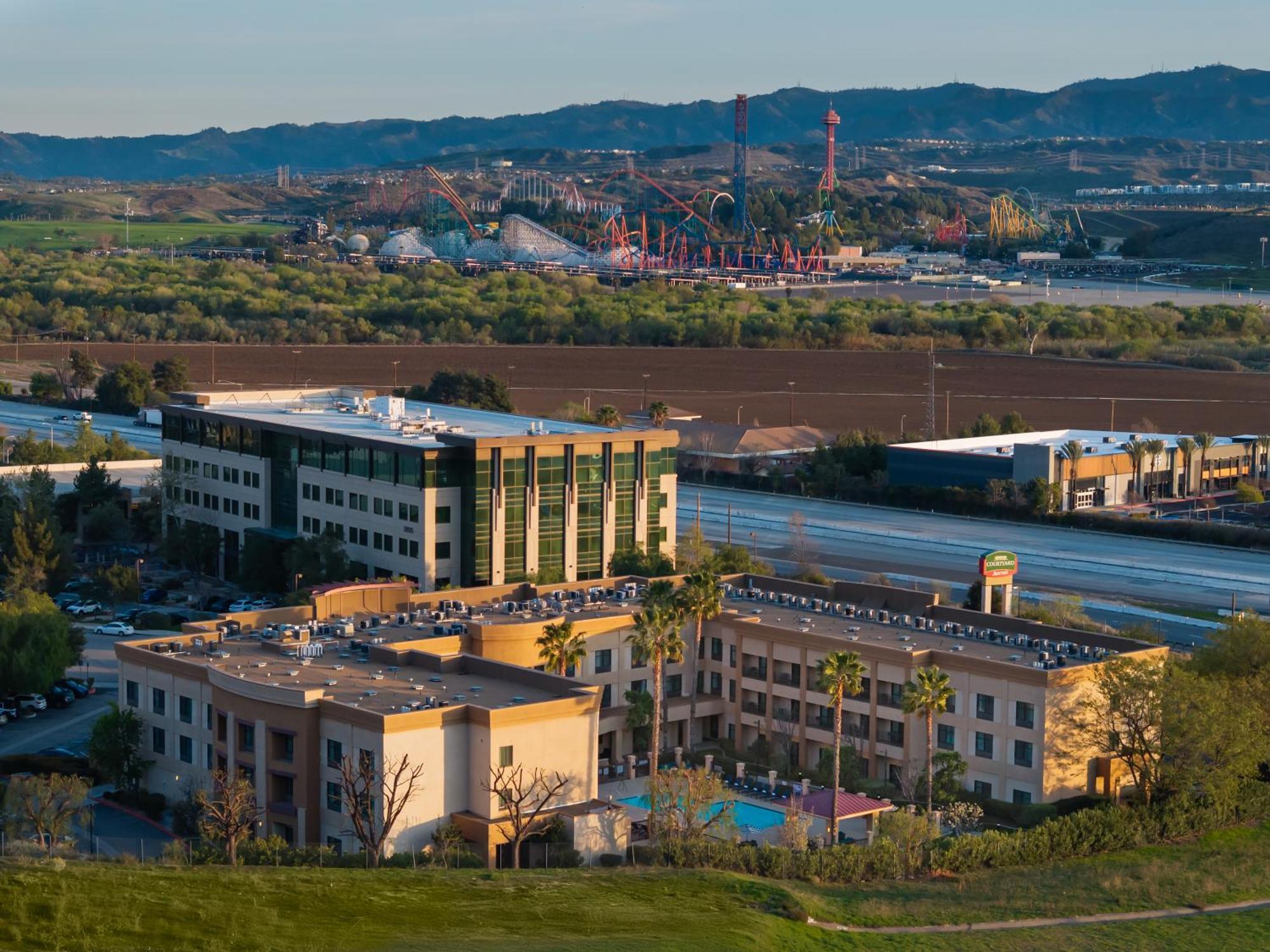 Courtyard By Marriott Santa Clarita Valencia Hotel Bagian luar foto