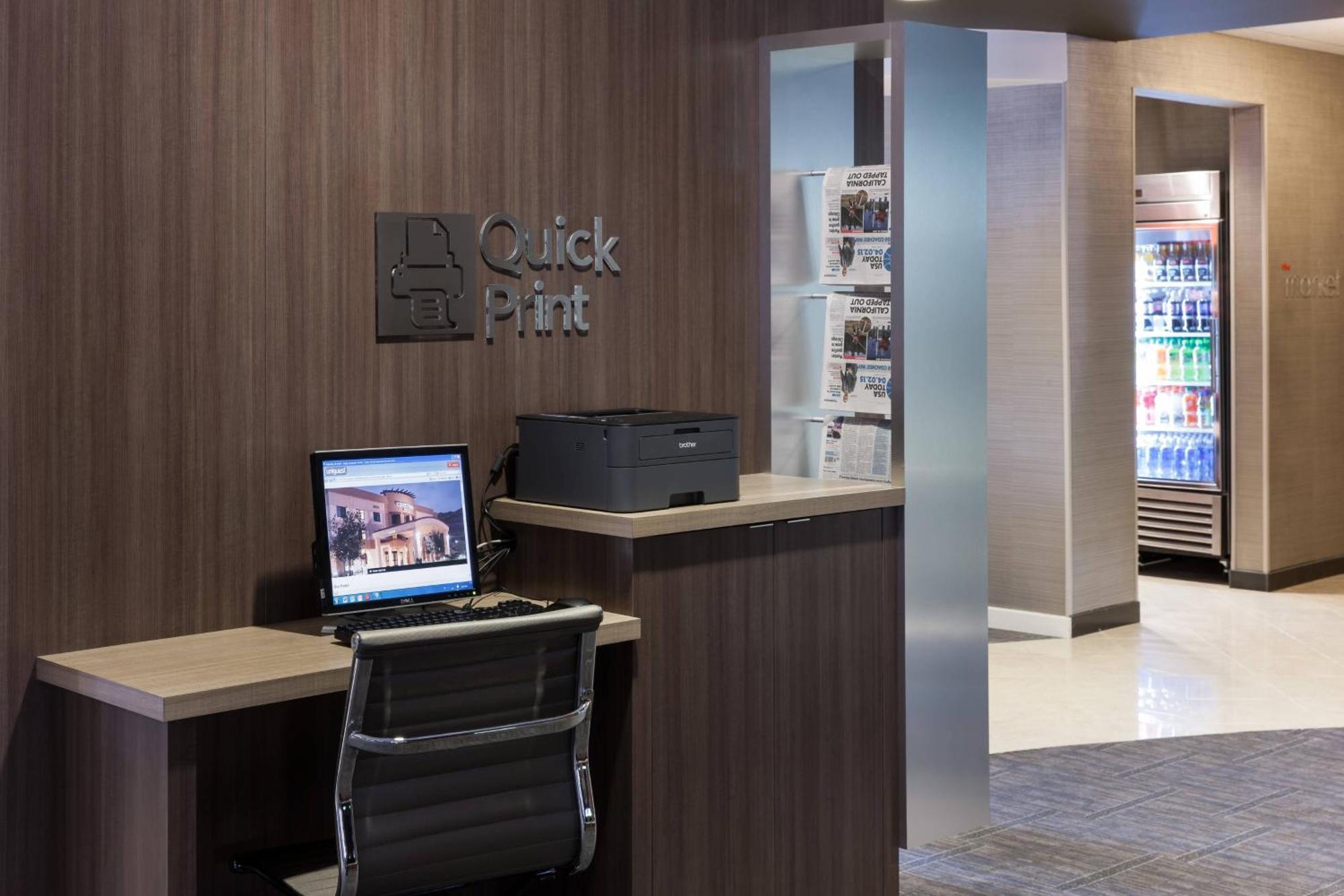 Courtyard By Marriott Santa Clarita Valencia Hotel Bagian luar foto