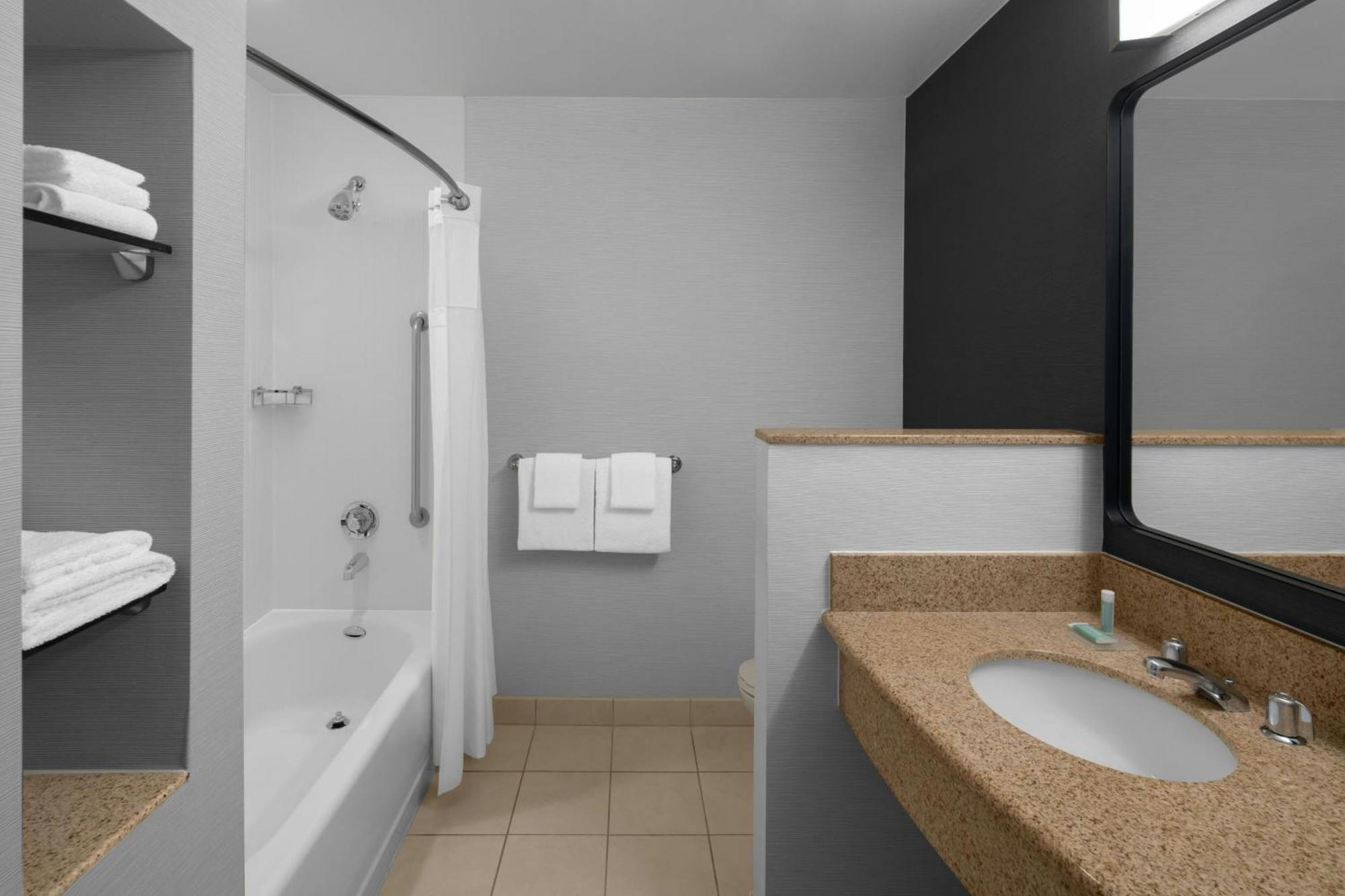 Courtyard By Marriott Santa Clarita Valencia Hotel Bagian luar foto
